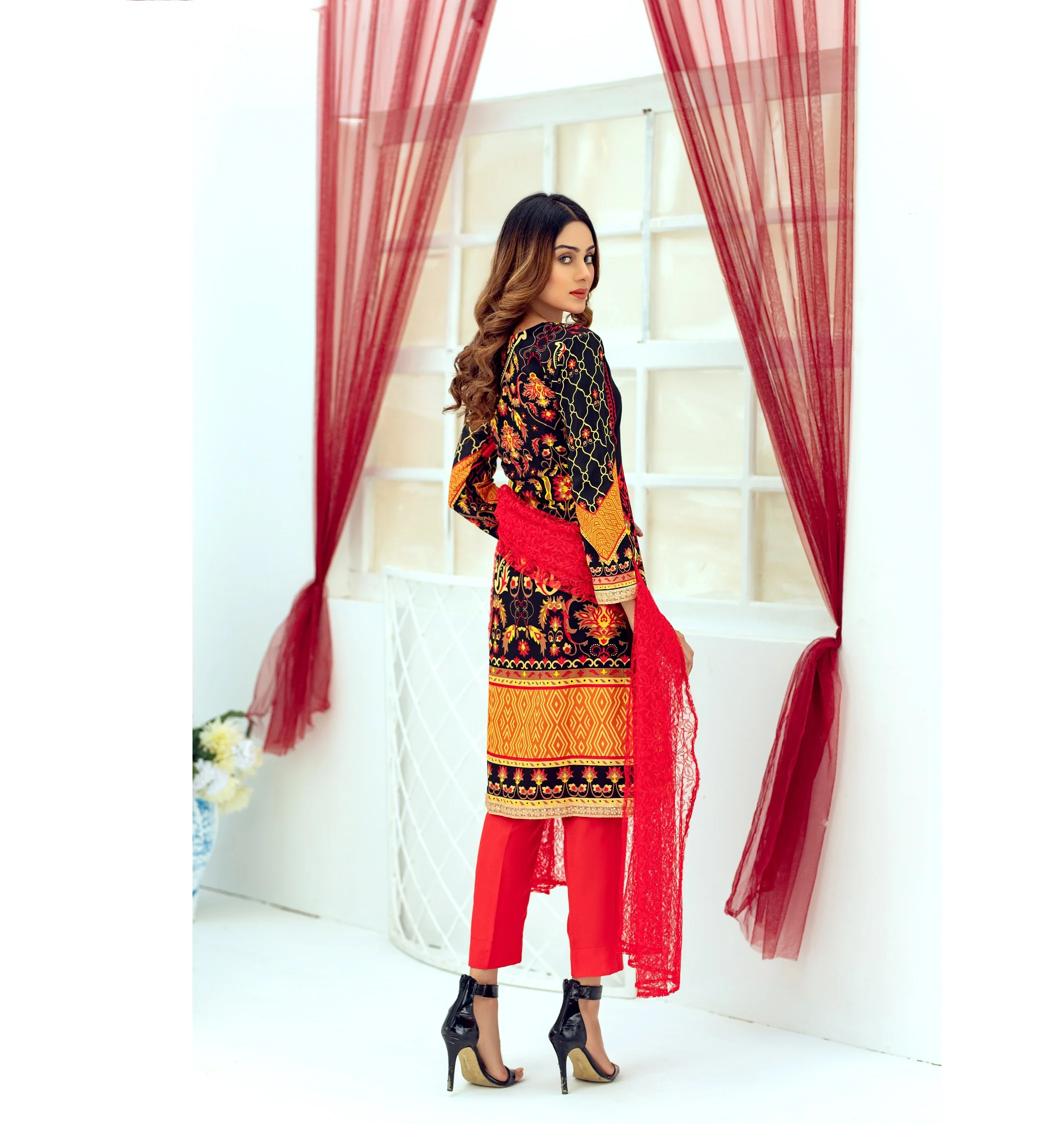 Вышитая Пакистанская стильная Высококачественная женская рубашка 3 предмета с вышивкой газон брюки дупатта нестроченный официальный костюм