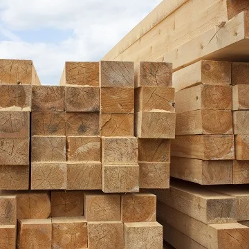 Деревянные бревна из сосны и