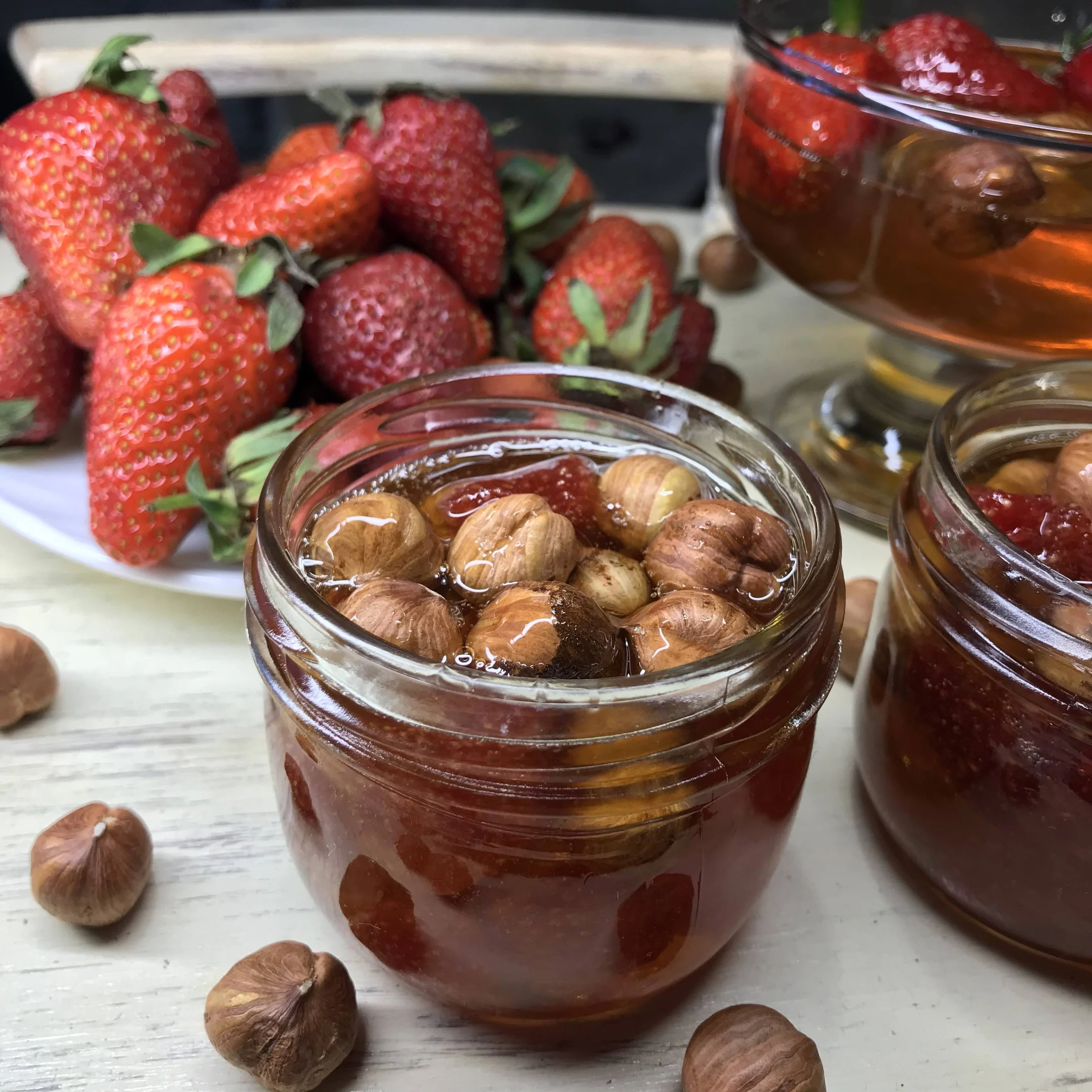 100% Natural 150g Packaging Product Flower Honey With Peeled Hazelnut Kernel and Dried Strawberries