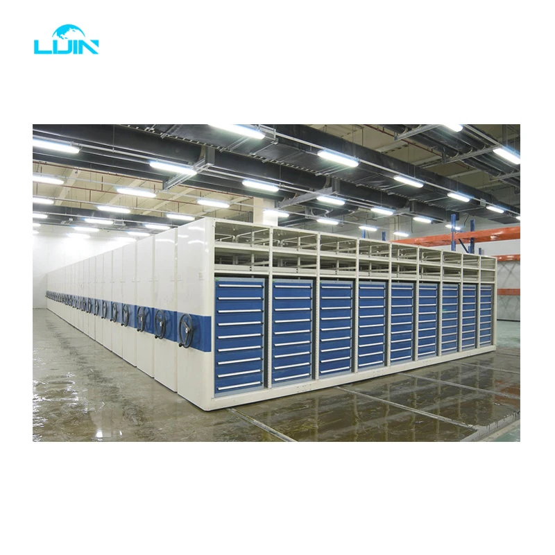 Металлический шкаф для хранения файлов в