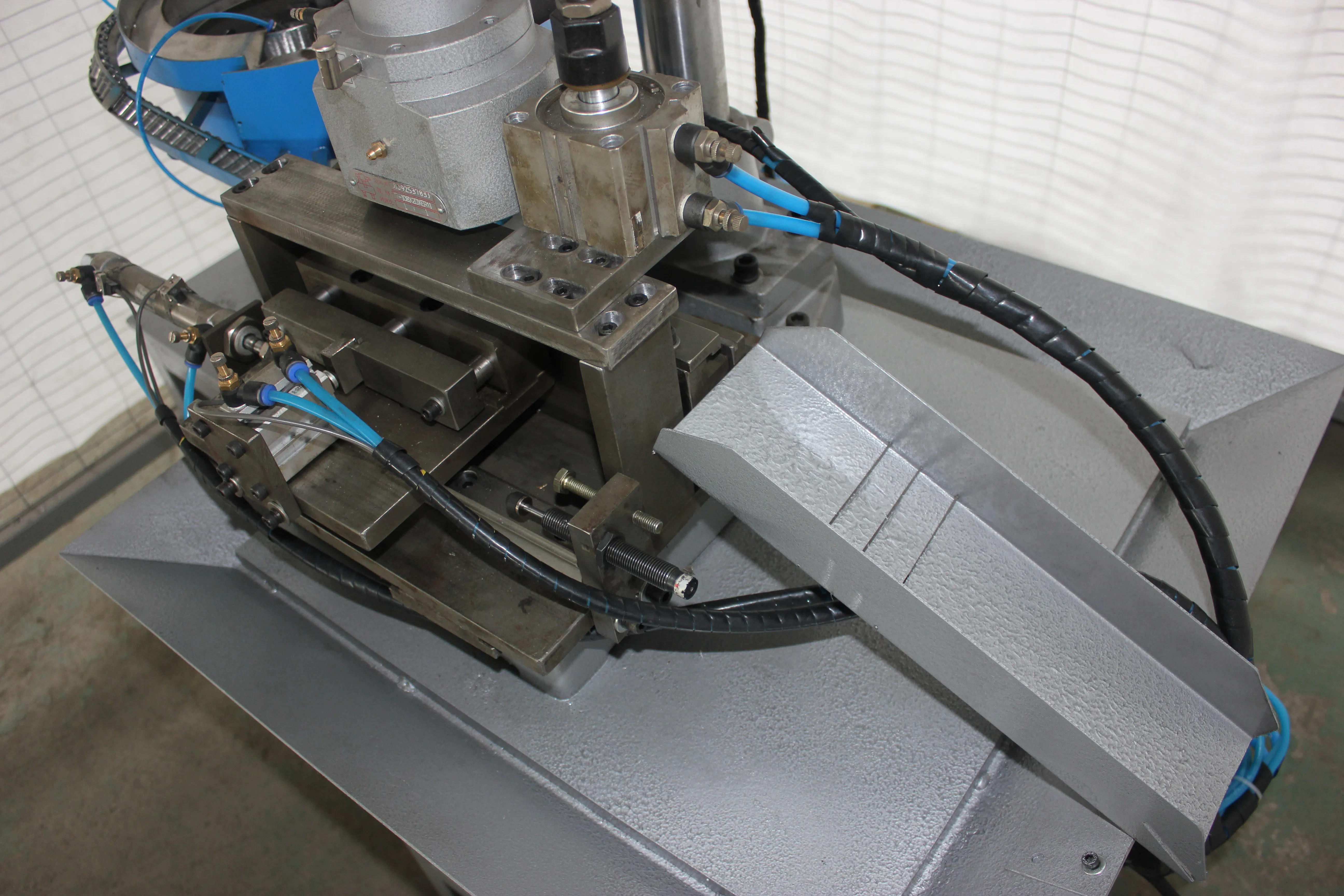 2021 Hot Sale Manufacturer 1250r/min 380V Intelligent DSG-100 CNC Tapping Machine for