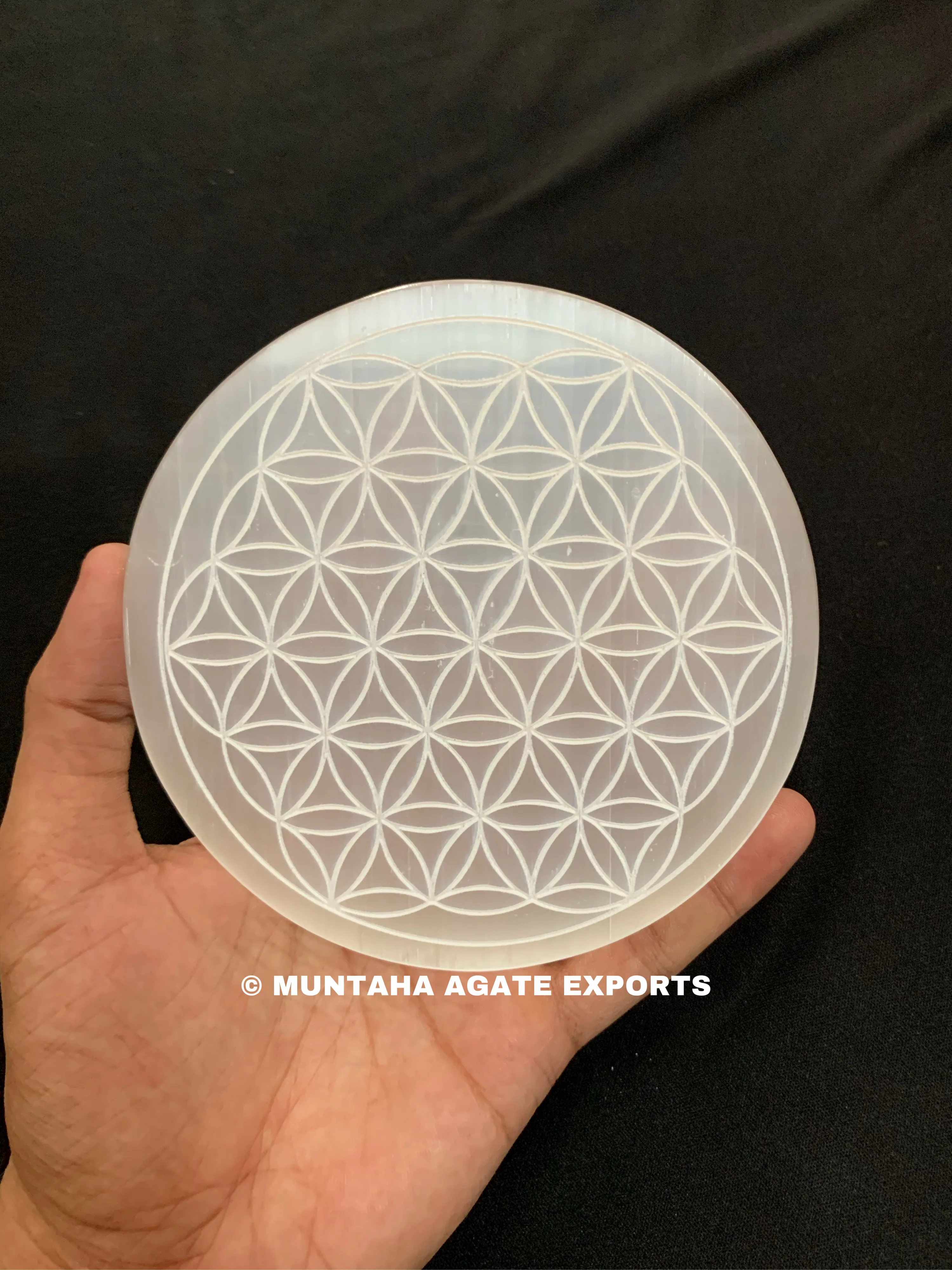 Beautiful Flower Life Engraved Selenite Charging Plate White Crystal Material round Circle Shape with Muntaha Agate Circle Shape