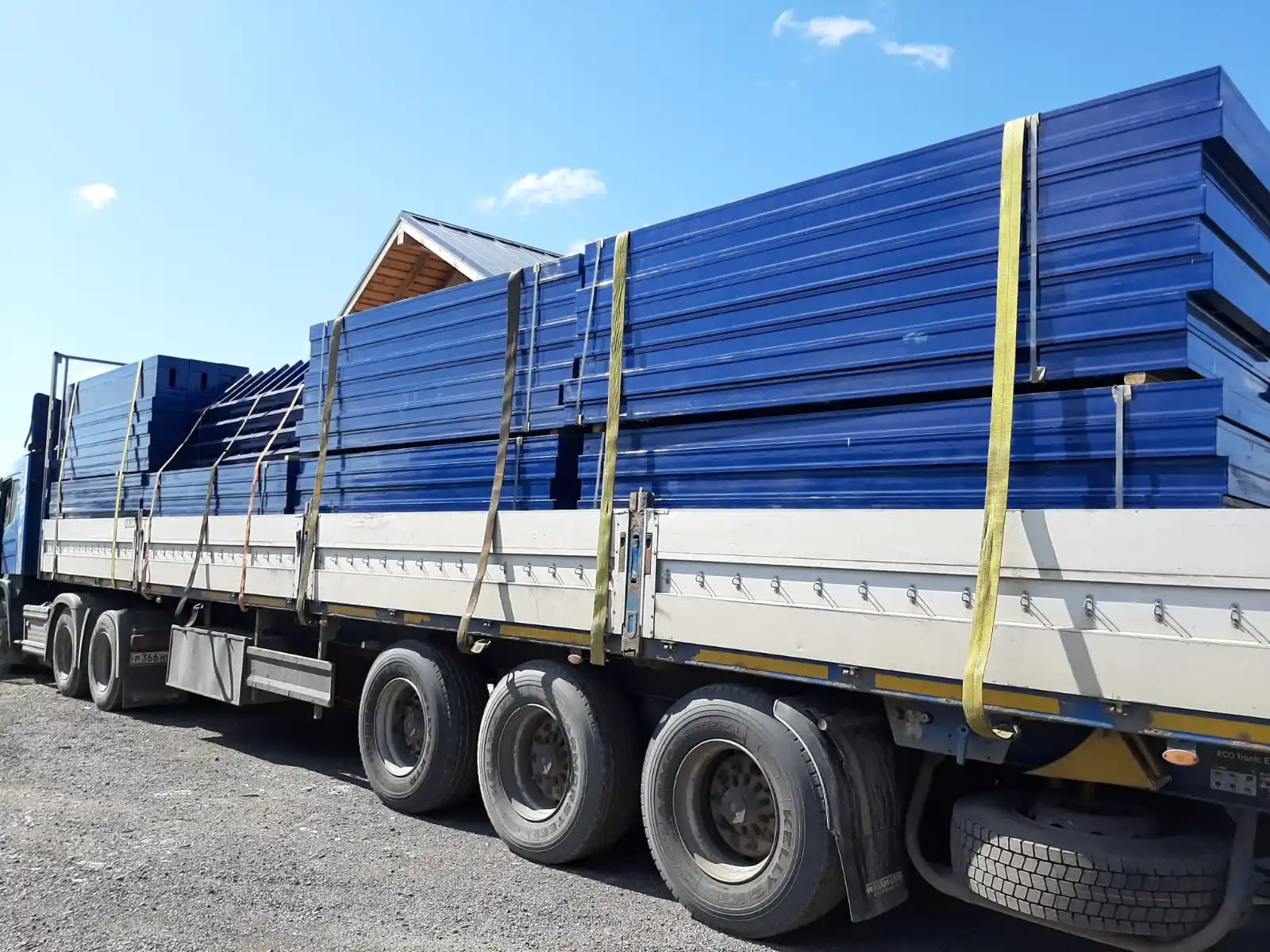 Formwork panel linear steel shields for wall formwork