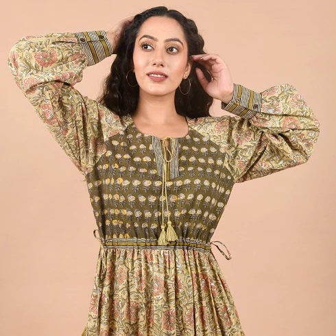 Красивое Хлопковое платье миди с принтом длинным рукавом застежкой на пуговицах и завязкой талии регулирующий свободный размер