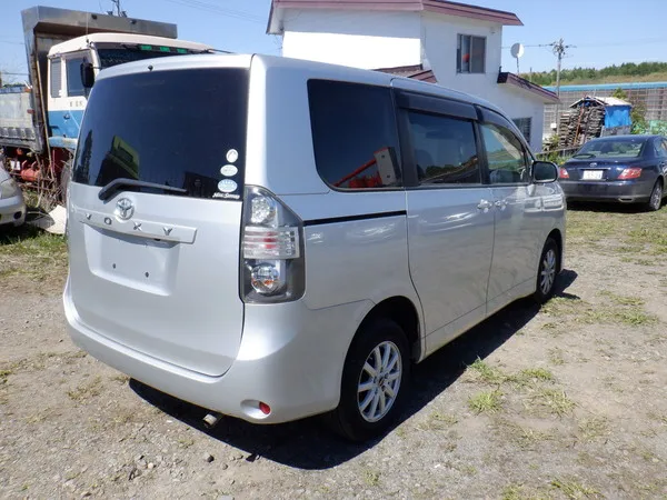 Used toyota mini van with good supplemental restraint system