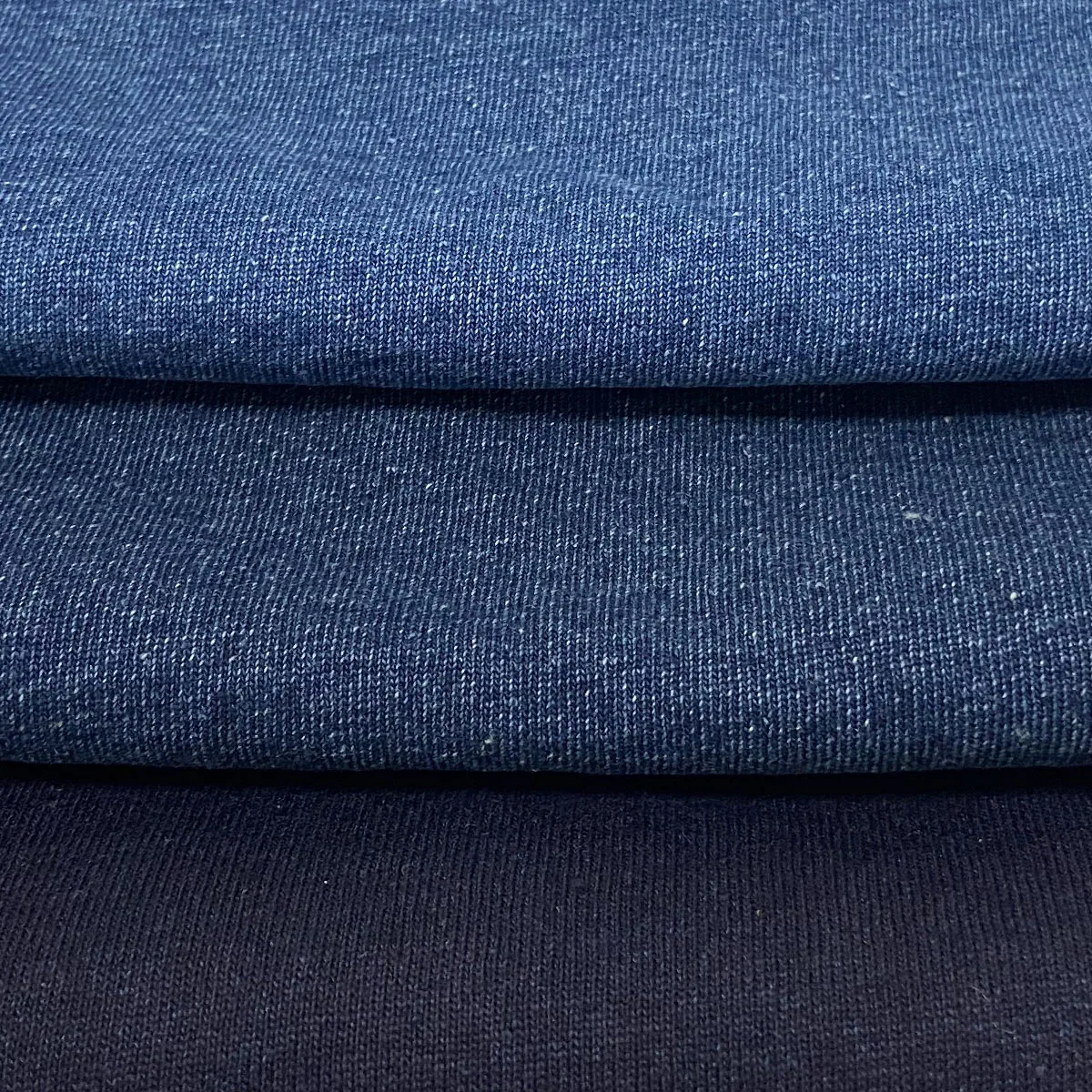  В наличии 100% хлопчатобумажная трикотажная джинсовая Джерси рулон ткани для летней одежды джинсов