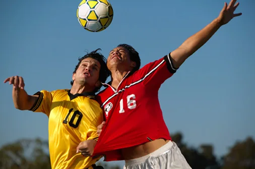  Зеленая профессиональная искусственная трава 13 мм