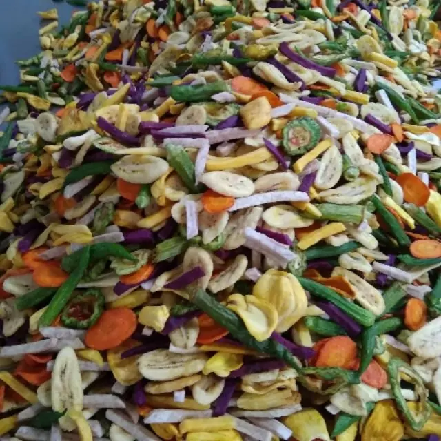  Самые продаваемые смешанные чипсы из сушеных фруктов и овощей очень вкусные высококачественные Вьетнама