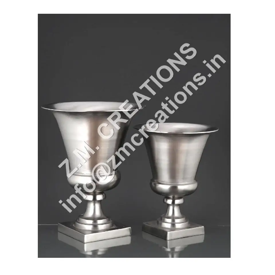 Indoor Metal Flower Vase Big Decorative Planter with Pottery Design for Home Hotel or Wedding Hallway Decor for Christmas