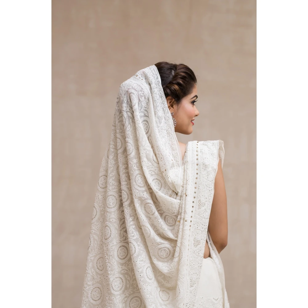 Цветущий персик дана Mukaish сари с идеально выровненной морской зеленой оборкой