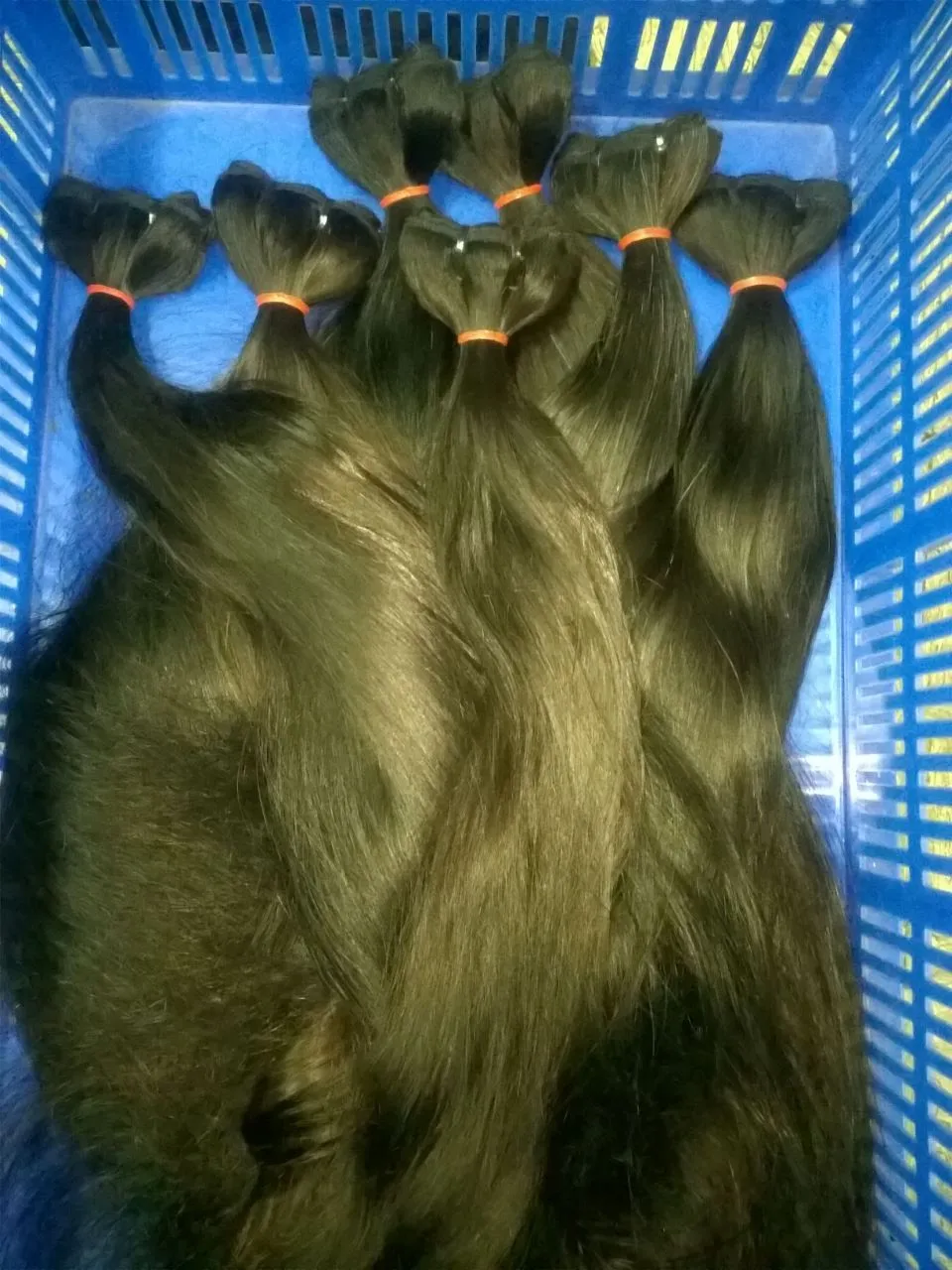 Волосы одного донора-это пучок волос который порезан только от донора. С спросом на необработанные волосы он становится увеличивающим диффуз