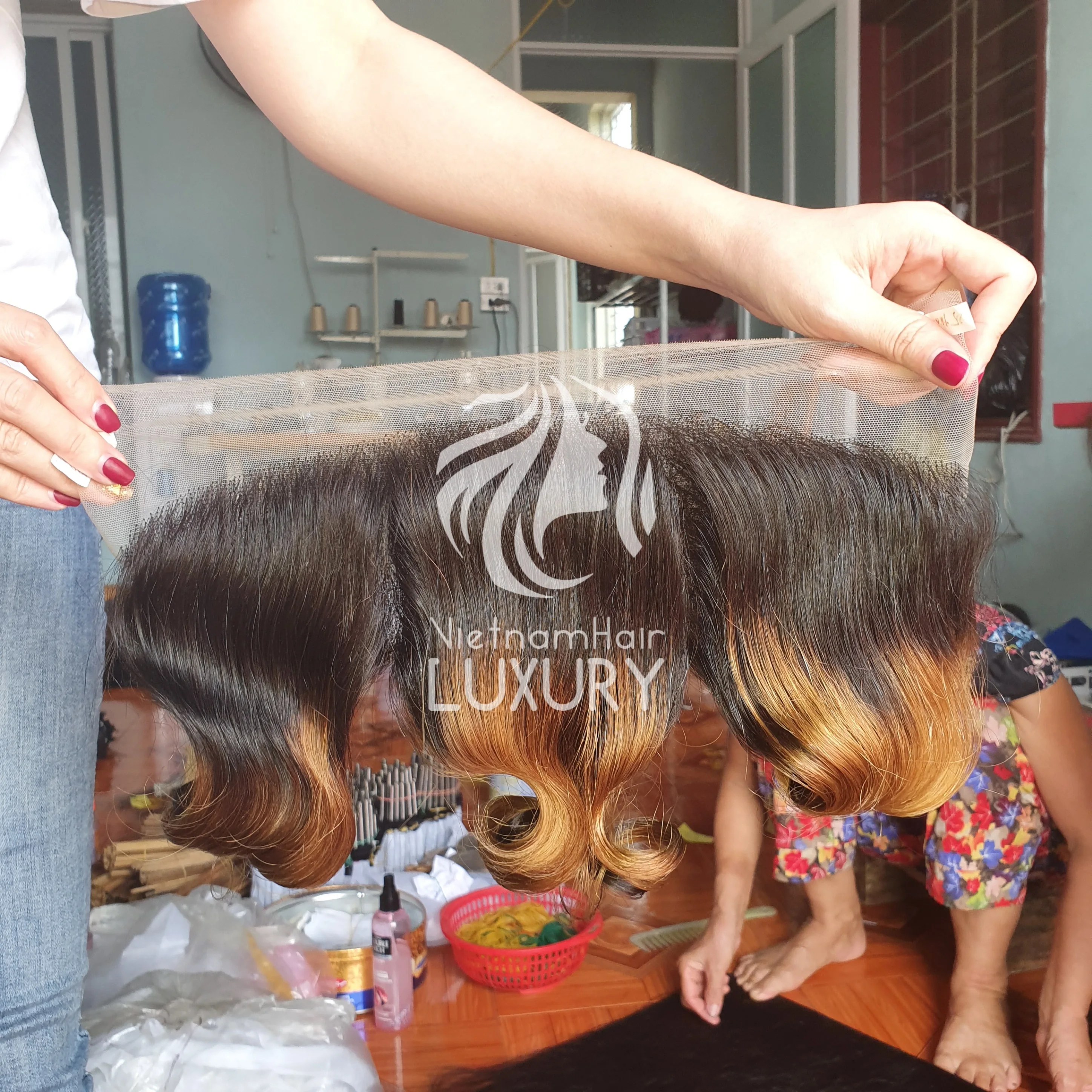 Оптовая продажа натуральные и неповрежденные волосы для наращивания все текстуры волос лучшие части высококачественные необработанные вьетнамские прозрачное кружево