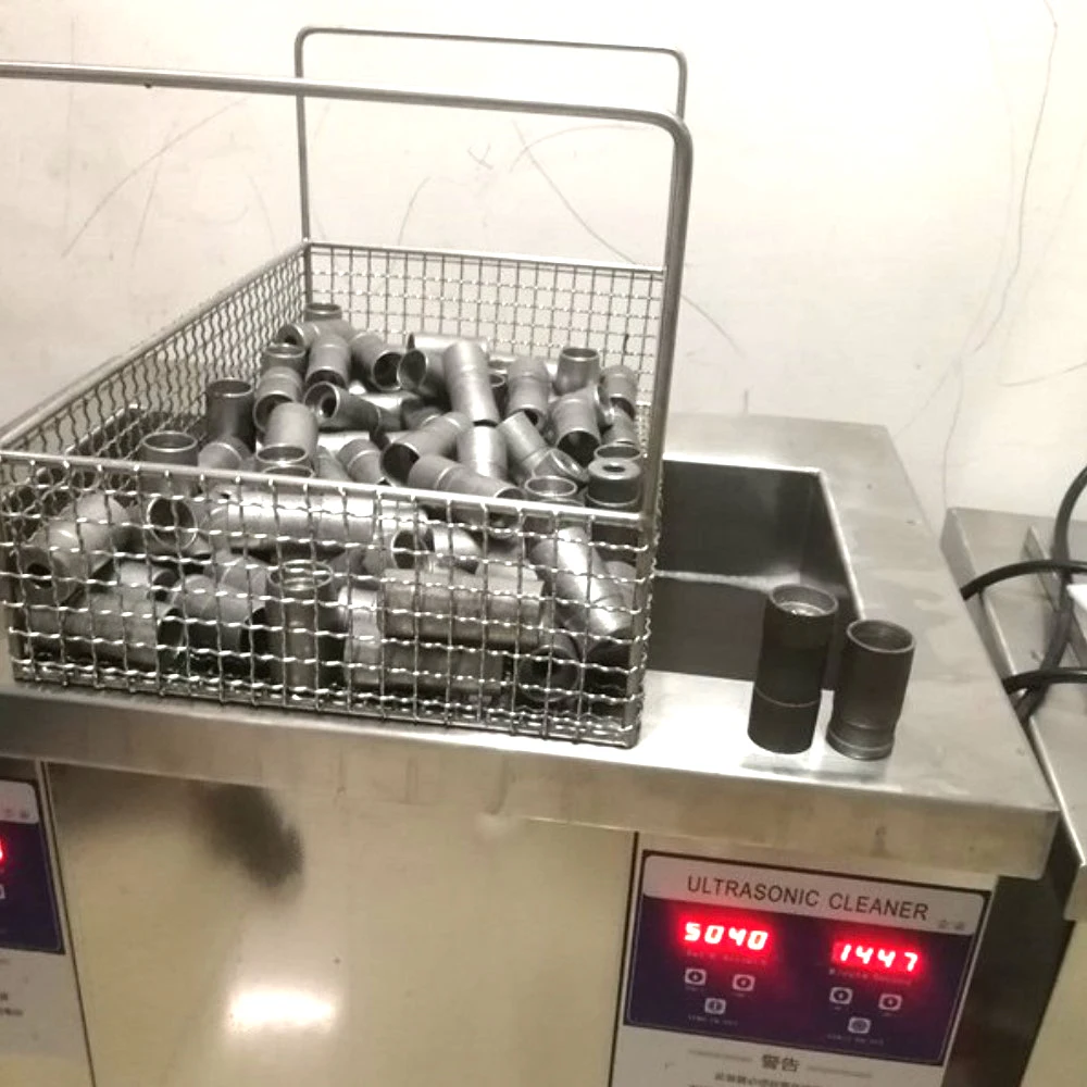 Large tank ultrasonic cleaner used  in auto industry for carburetor castings fuel injectors machined  parts cleaning