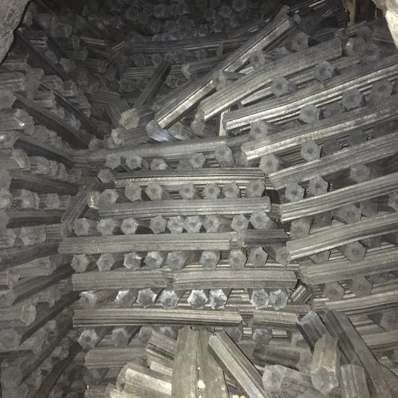 Длительное время горения, древесный уголь из вьетнамских опилок класса AAA