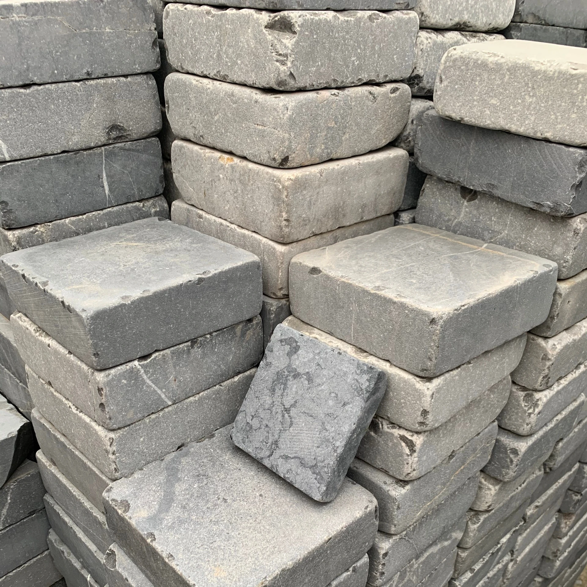 Высококачественная конструкция современная вилла антикварная большая плита Мока крем известняк от вьетнамской