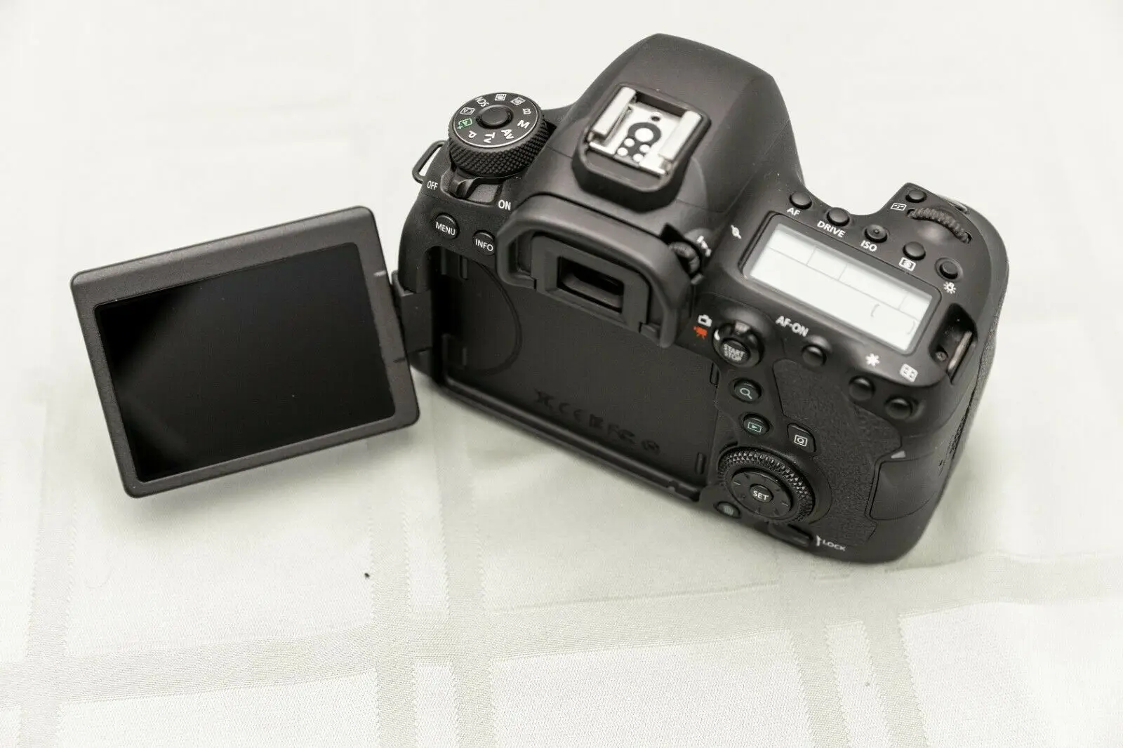 Wholesales For Canon EOS 6D Mark II DSLR Camera with EF 24-105mm USM Lens, WiFi Enabled with bundle.