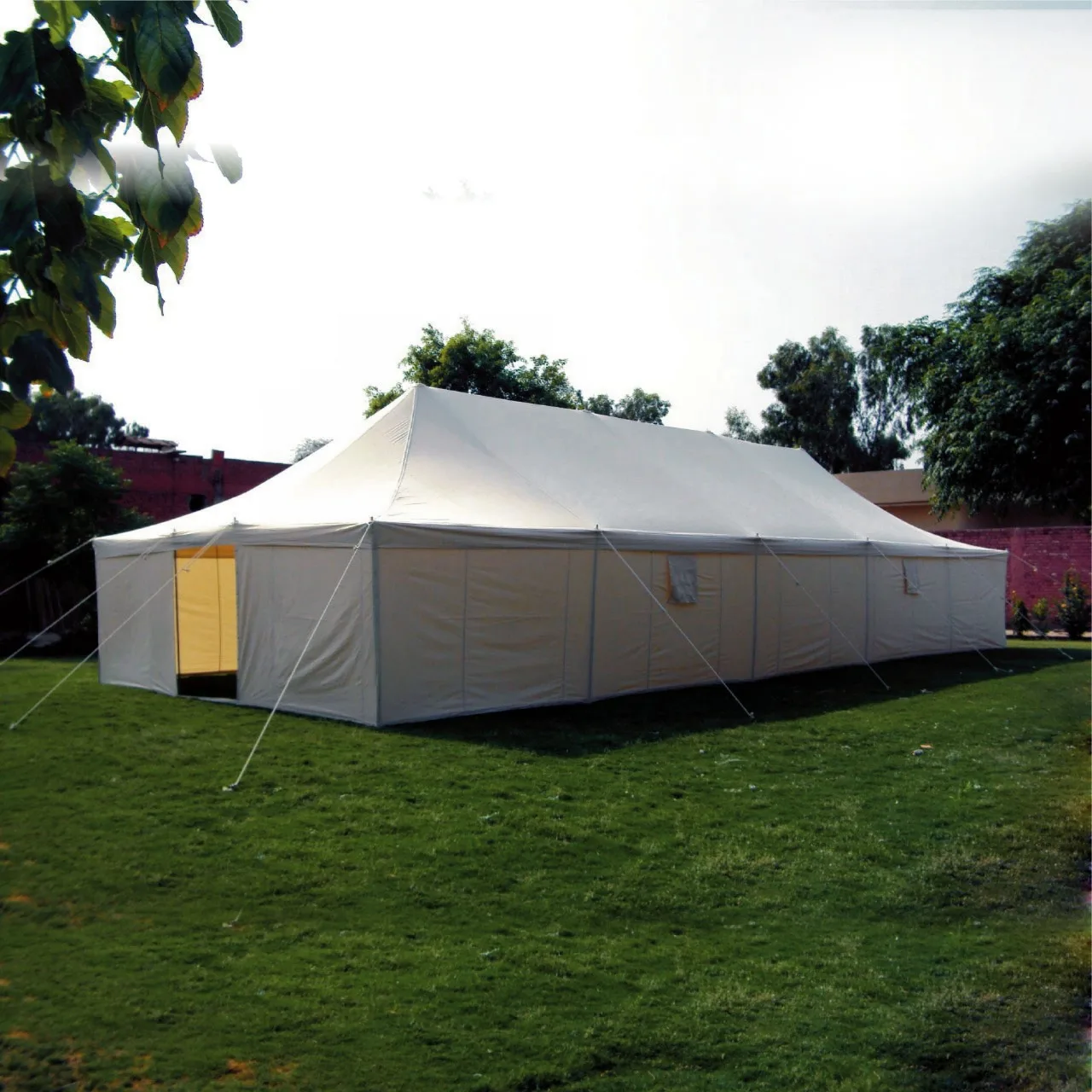 High Quality Disaster Relief Refugee Temp Hospital Waterproof Canvas 20 People Tents Flood Tent