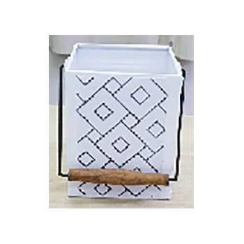 
 Кубические контейнеры черного геометрического дизайна  