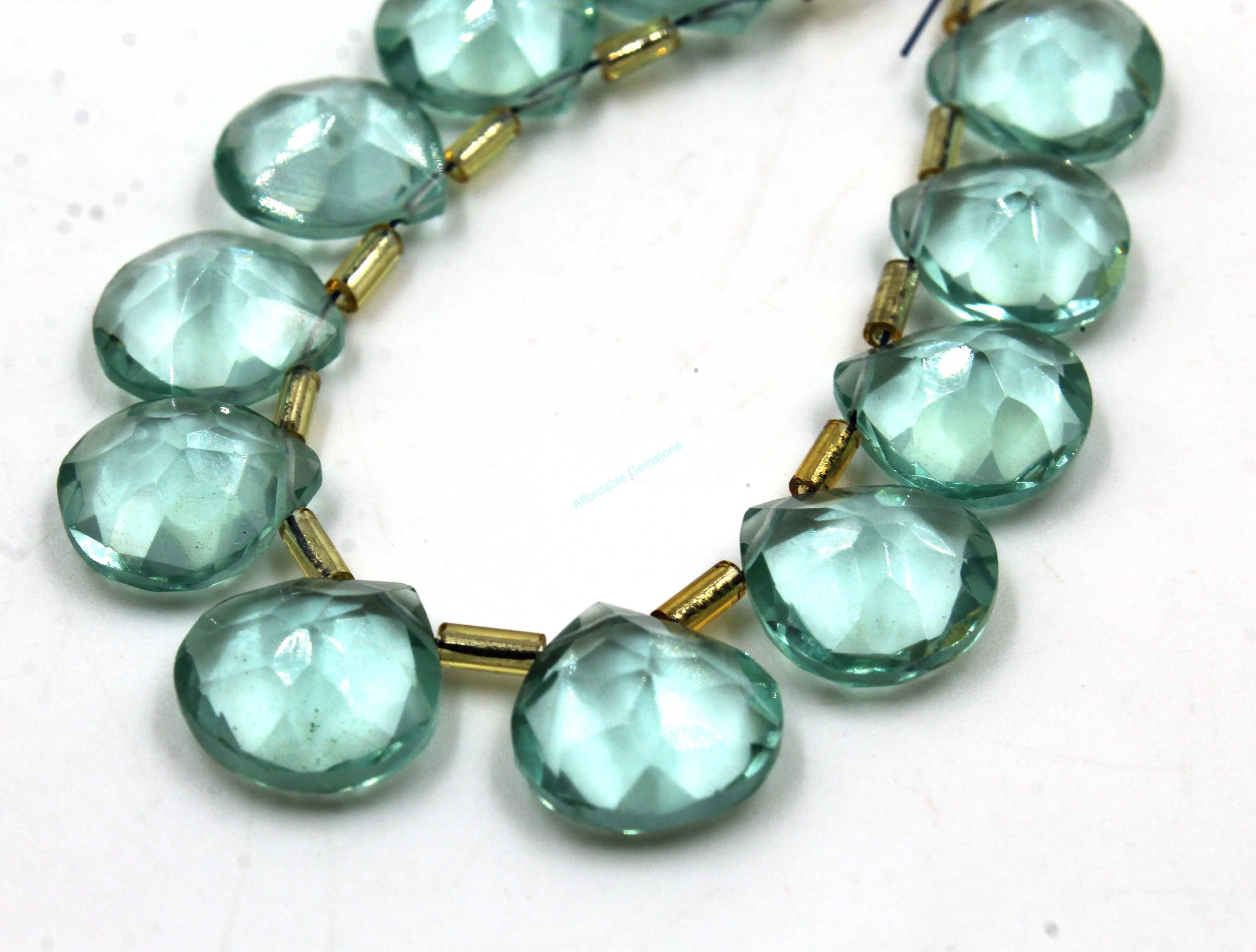 Аквамариновый кварц полированный драгоценный камень сверху перфорированный в форме сердца хорошее качество оптовая продажа бусины синтетические драгоценные камни граненые