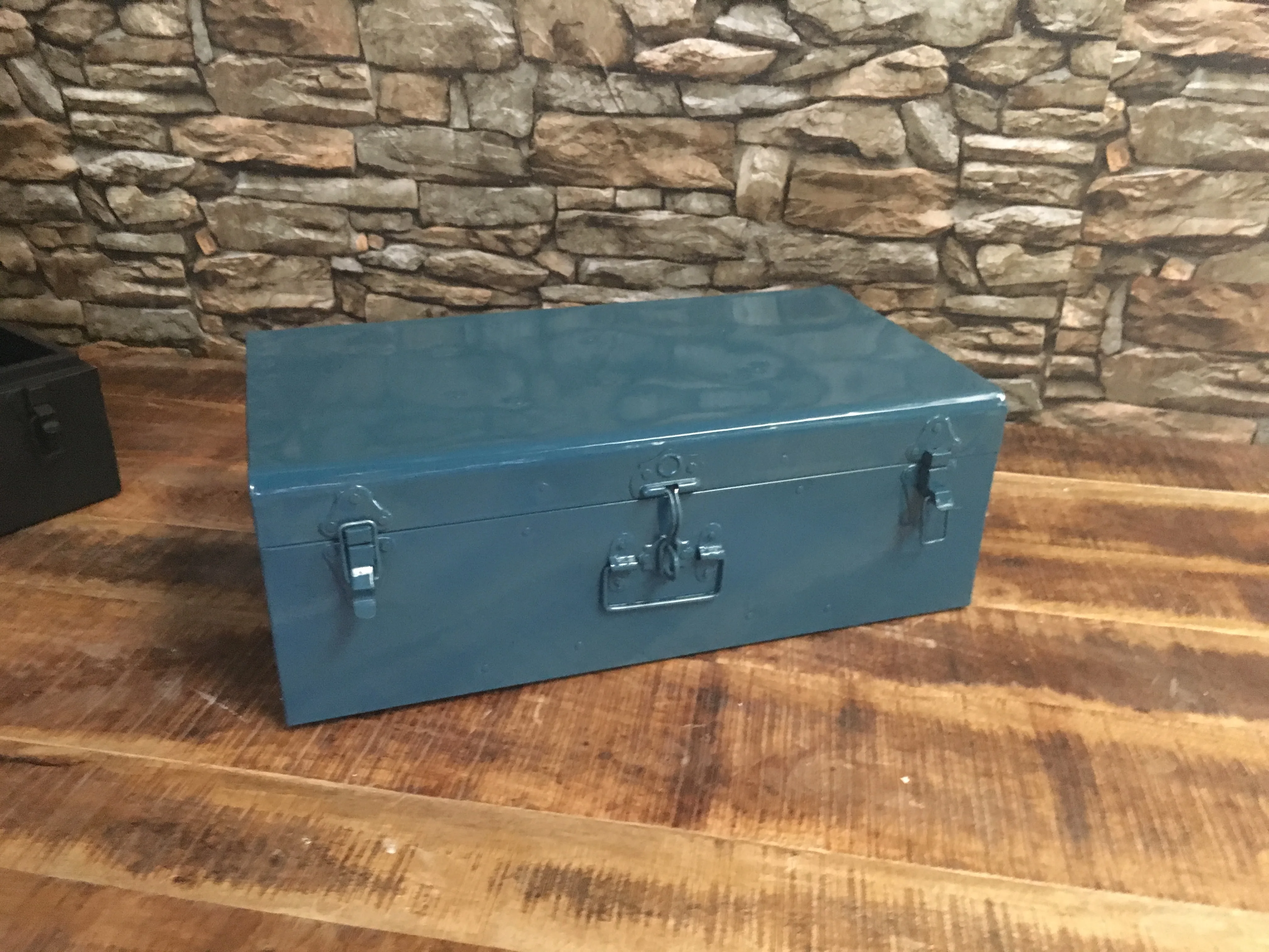 Latest Top Quality Industrial Trunk Storage Box Wholesale Iron Painted Storage Trunk Boxes For Home & Offices Uses