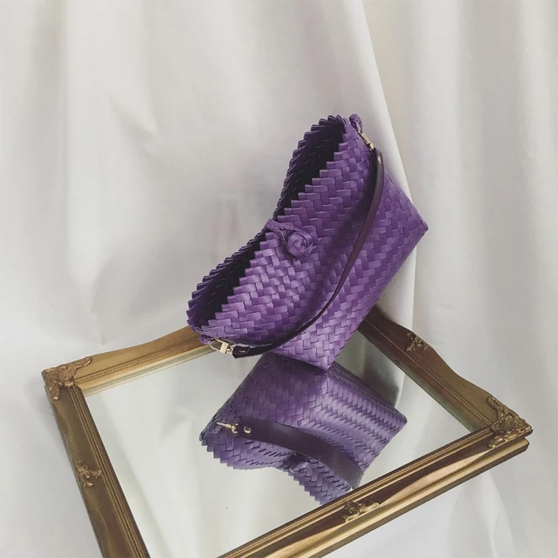 Новое поступление плетеная сумка-мессенджер Janur PAKU в фиолетовом цвете можно менять ремешок чтобы соответствовать каждому наряду
