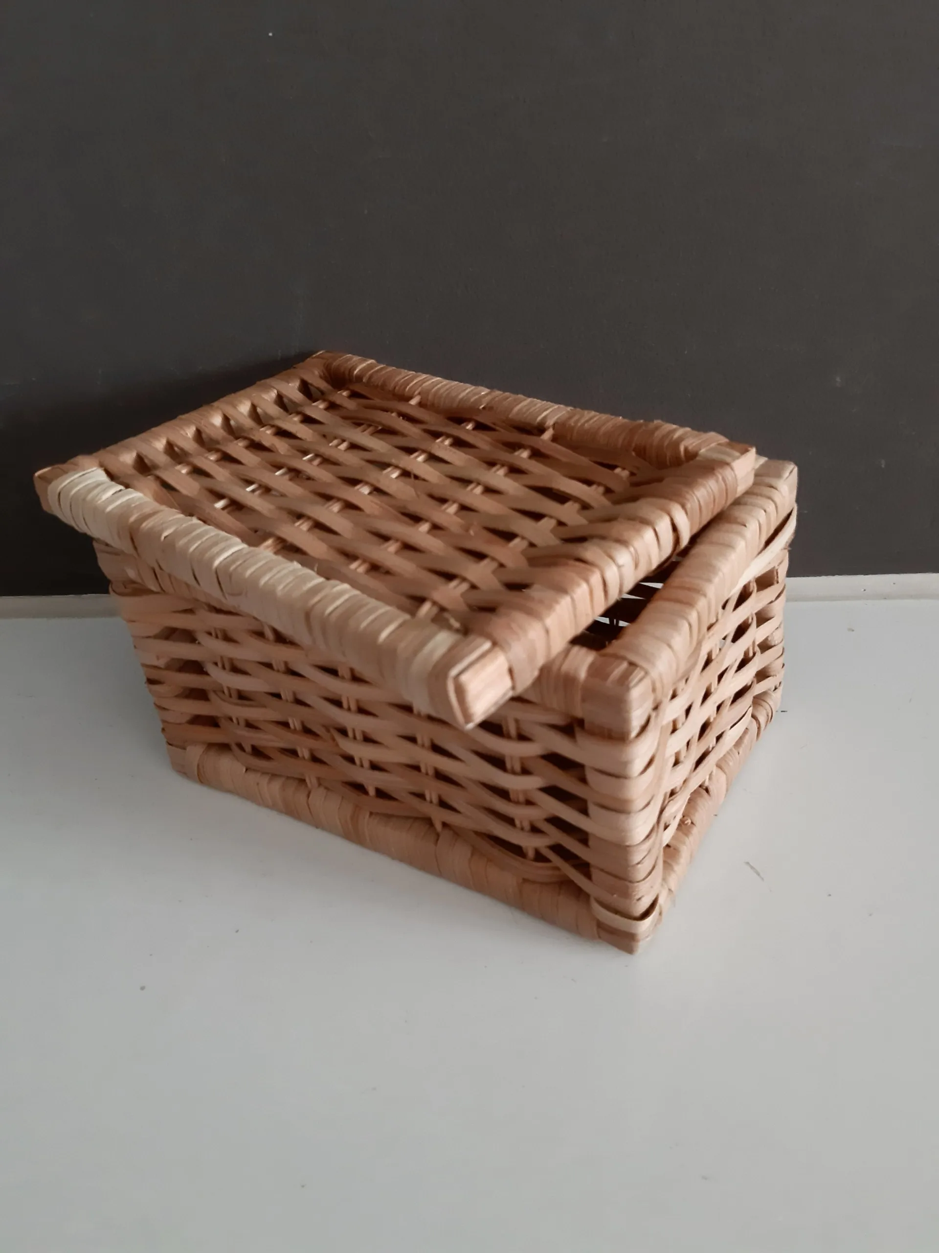 Eco Friendly Wholesale Price Manufacture Storage Wicker Picnic Cosmetic Food Candy Vietnam Square Rattan Box Basket With Lid