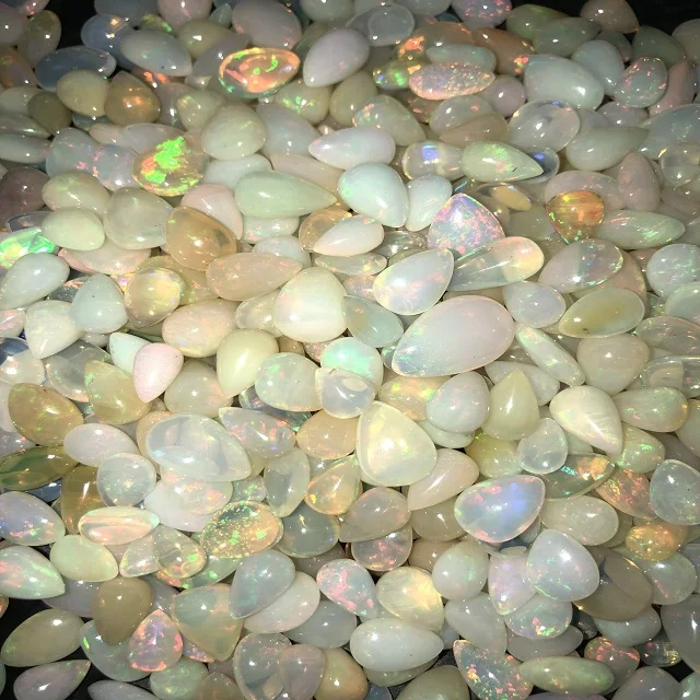 Белый огненный опал