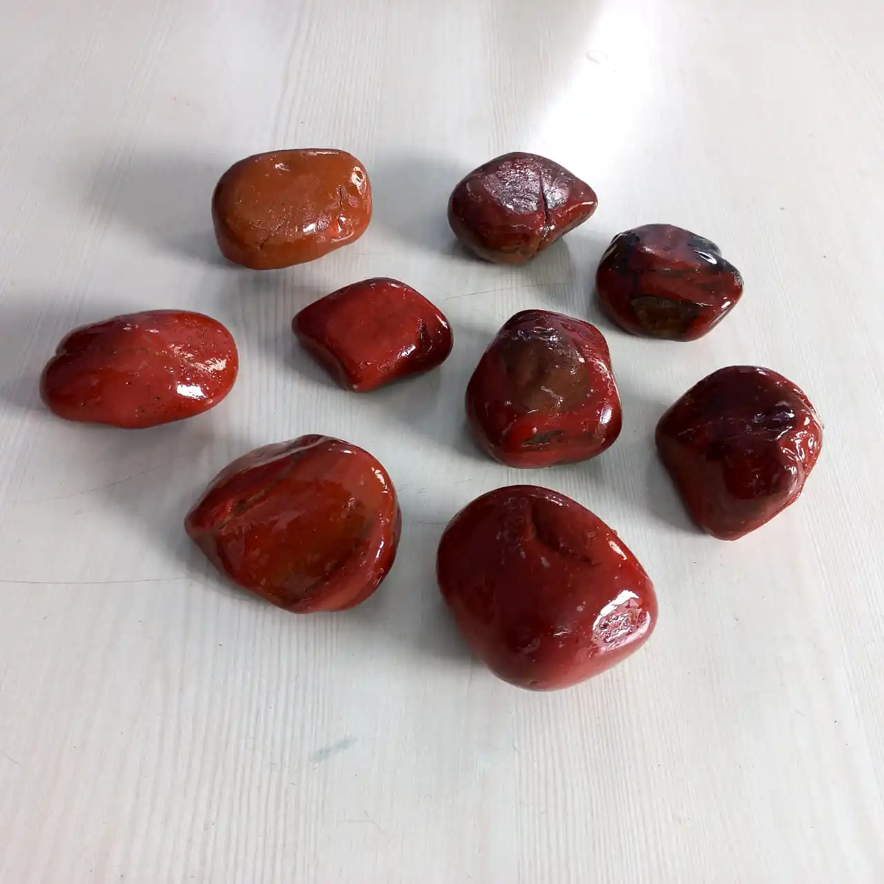 chemical epoxy resin coating polished red jasper stone pebbles high shine polished quality AAA grade blood red stone pebbles