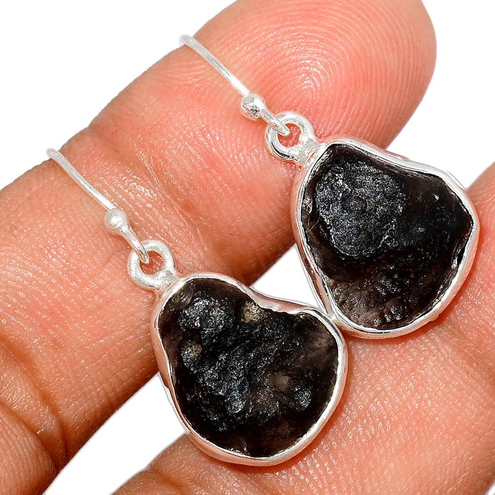 Камень Saffordite или лентамани полностью прозрачный и редкий коллектор. Тектит. Похоже на Moldavite. Из Аризоны