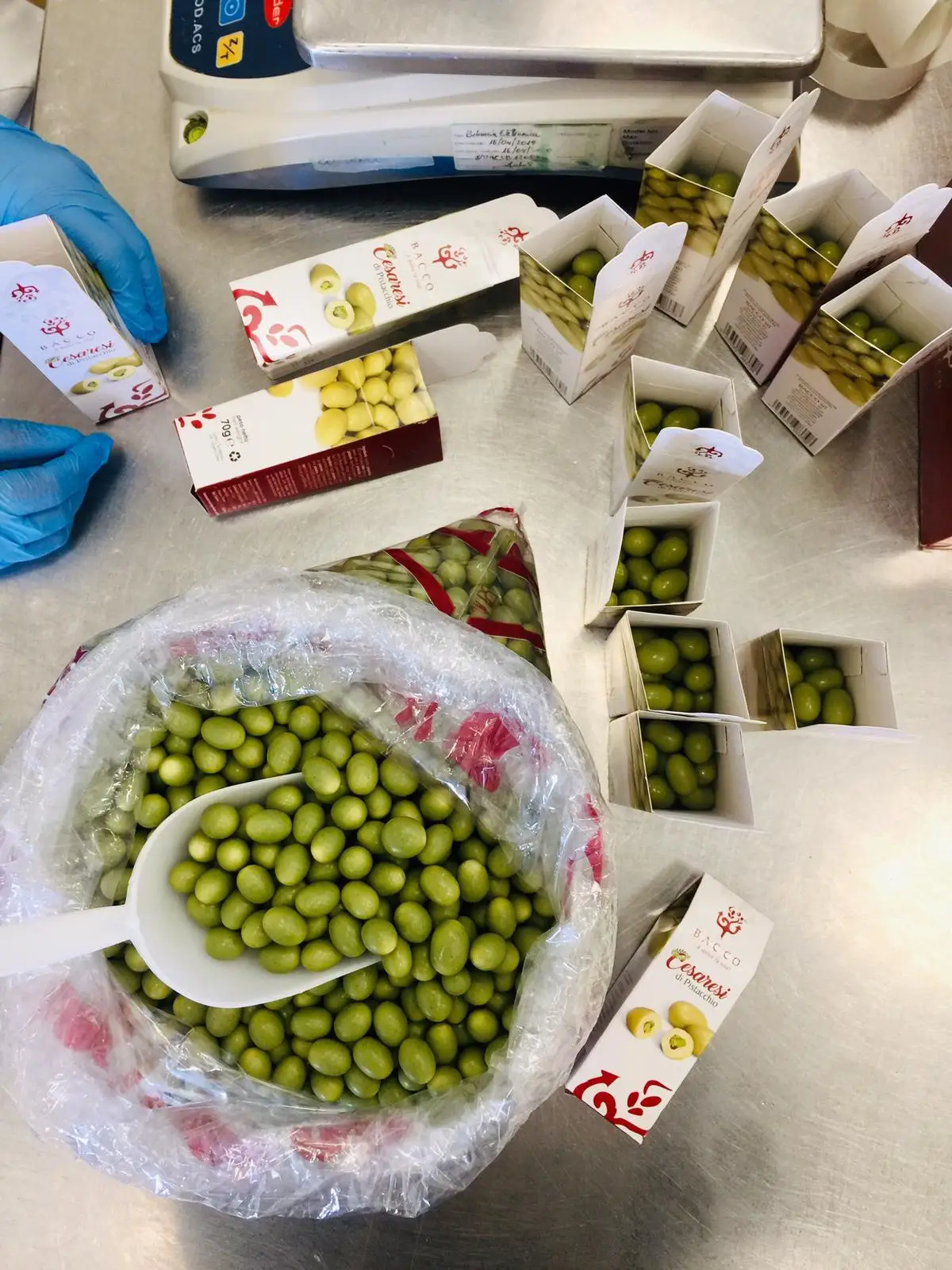 Best Quality Pistachio chocolate beans snack dragees In your moments of break in the office, at school, for a snack