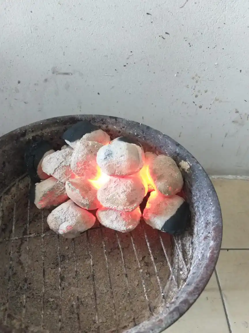 Подушка для брикетирования древесного угля/высокая кислота без отверстий Бездымная запаха WHATSAPP + 84911406611