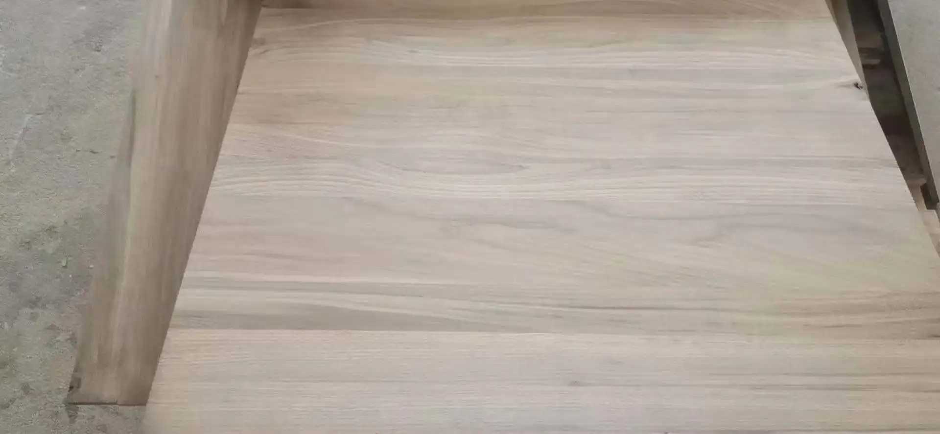 Walnut edge glued panel - Raw material without painting