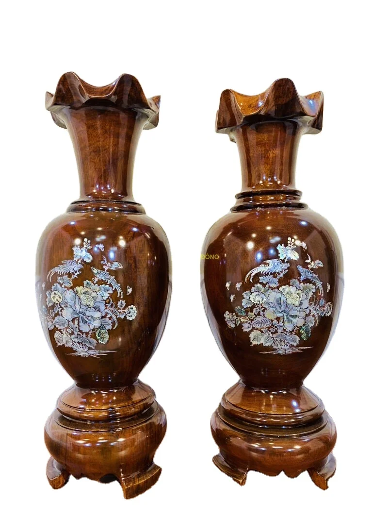 Decorative vase with snails by hand (Chinese feng shui water hyacinth)