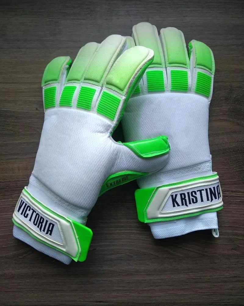 Custom Cheap professional Pakistan goalkeeper gloves for soccer ball match in negative roll cut with air mesh German latex