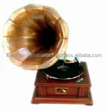 OLD STYLE ANTIQUE GRAMOPHONE PLAYER