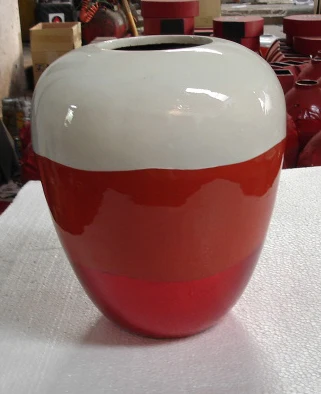 
Lacquer ceramic vase with two-tone colour 