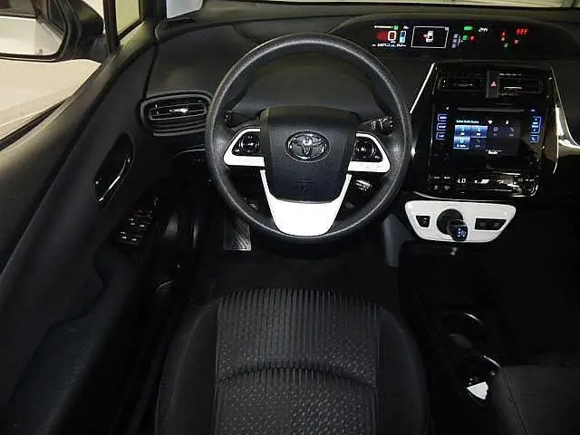 LHD 2017 To yo ta Prius