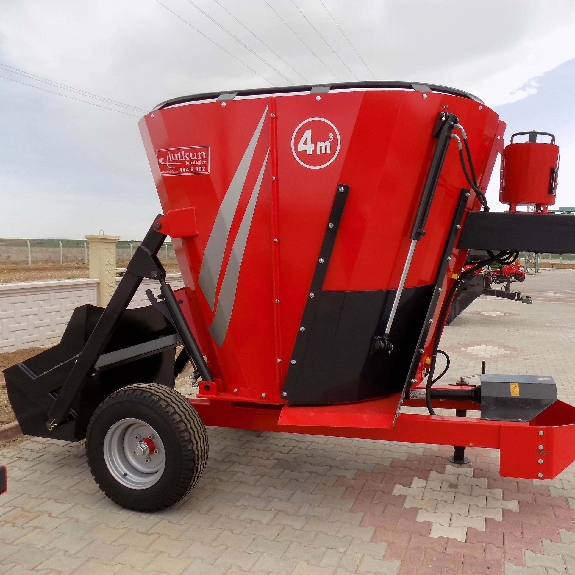 
Миксер для корма коров, овец, крупного рогатого скота с приводом PTO 