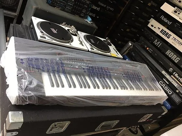 Company Price Korg PA4X 76-Note Professional Arranger Workstation Keyboard with speaker system Brand New