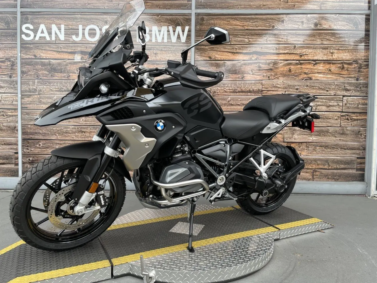 Слегка использованные 2021 BMWs R 1250