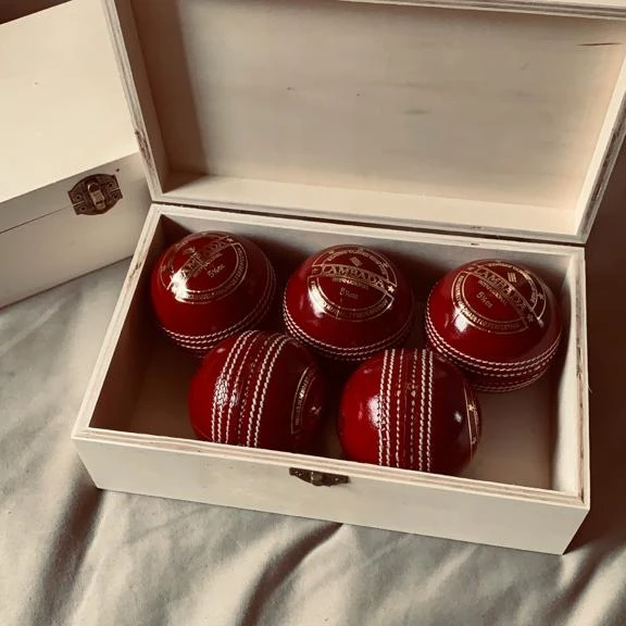  Мячи для крикета сшитые вручную из мягкой кожи модель оригинального типа различные цвета производство мячей Крикета