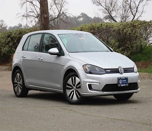 2015 Volkswagen e-Golf1.jpg