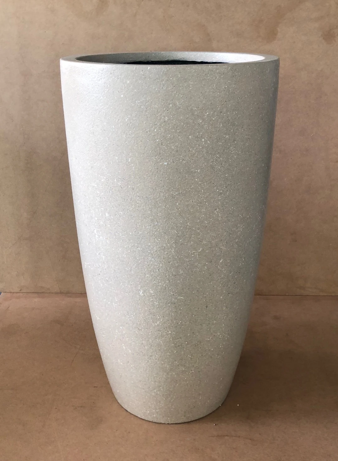 Light Weight Flower Pots Manufacturer CV LW 86 With Modern Style Used for Flower or Green Plant Export From Vietnam