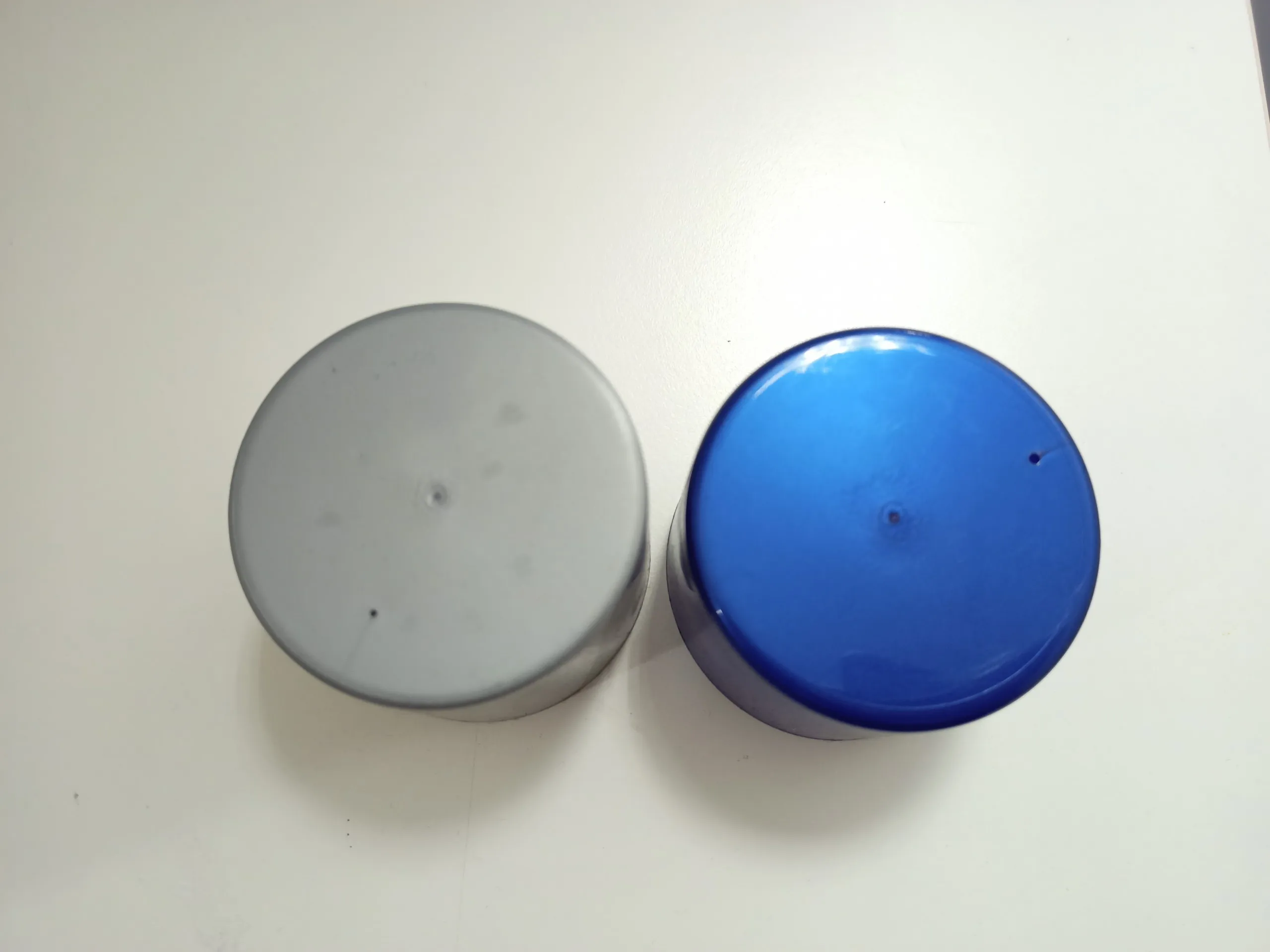  Пластиковые колпачки для аэрозольных баллонов диаметром 65 мм 52