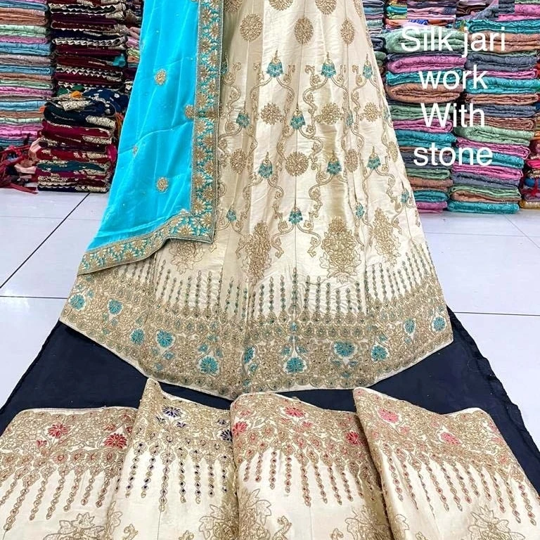 
Сари Mayur, новинка, камень Jari, работа с шелком lehenda, Холи 