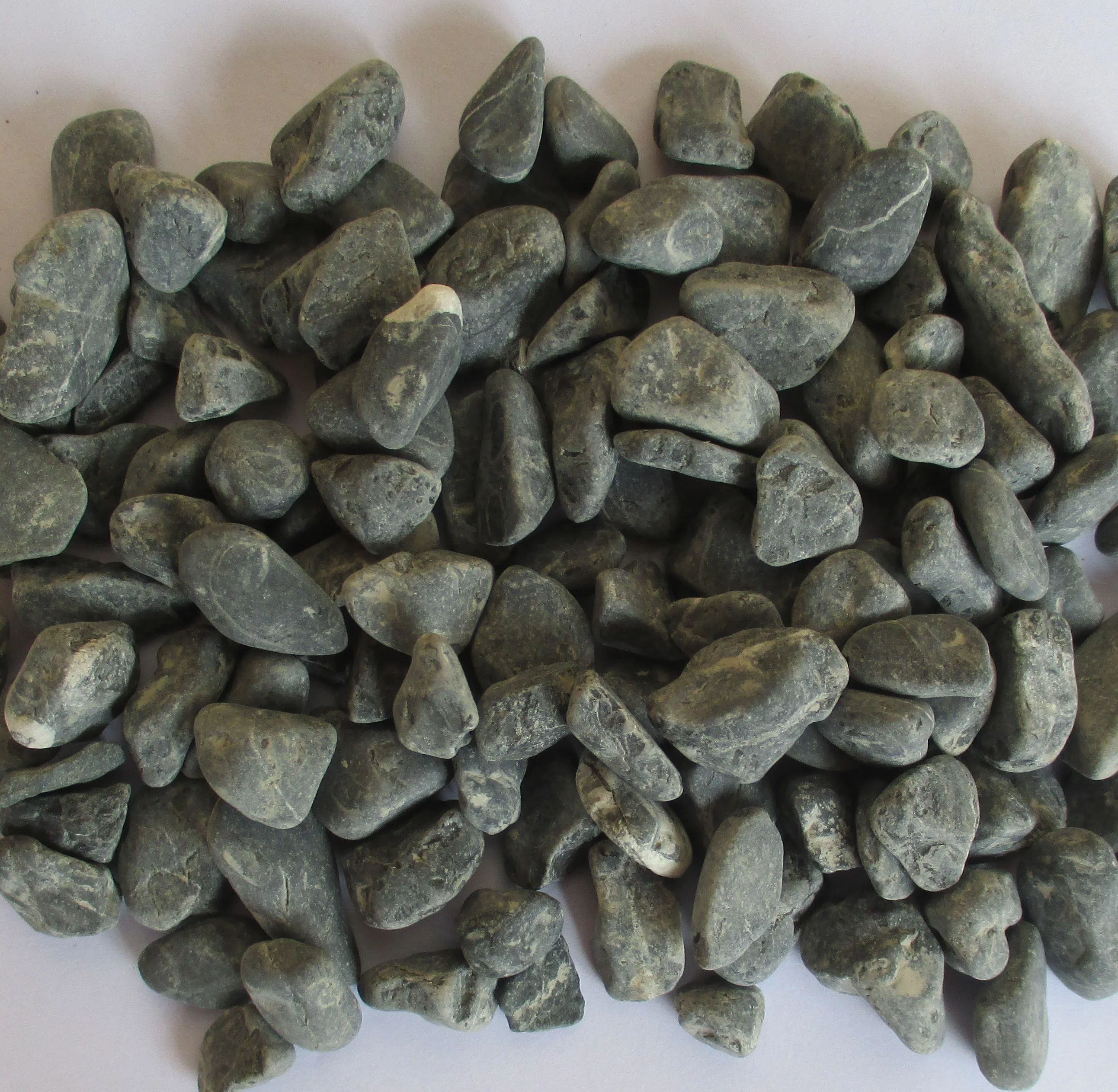 BLACK TUMBLED PEBBLE STONE