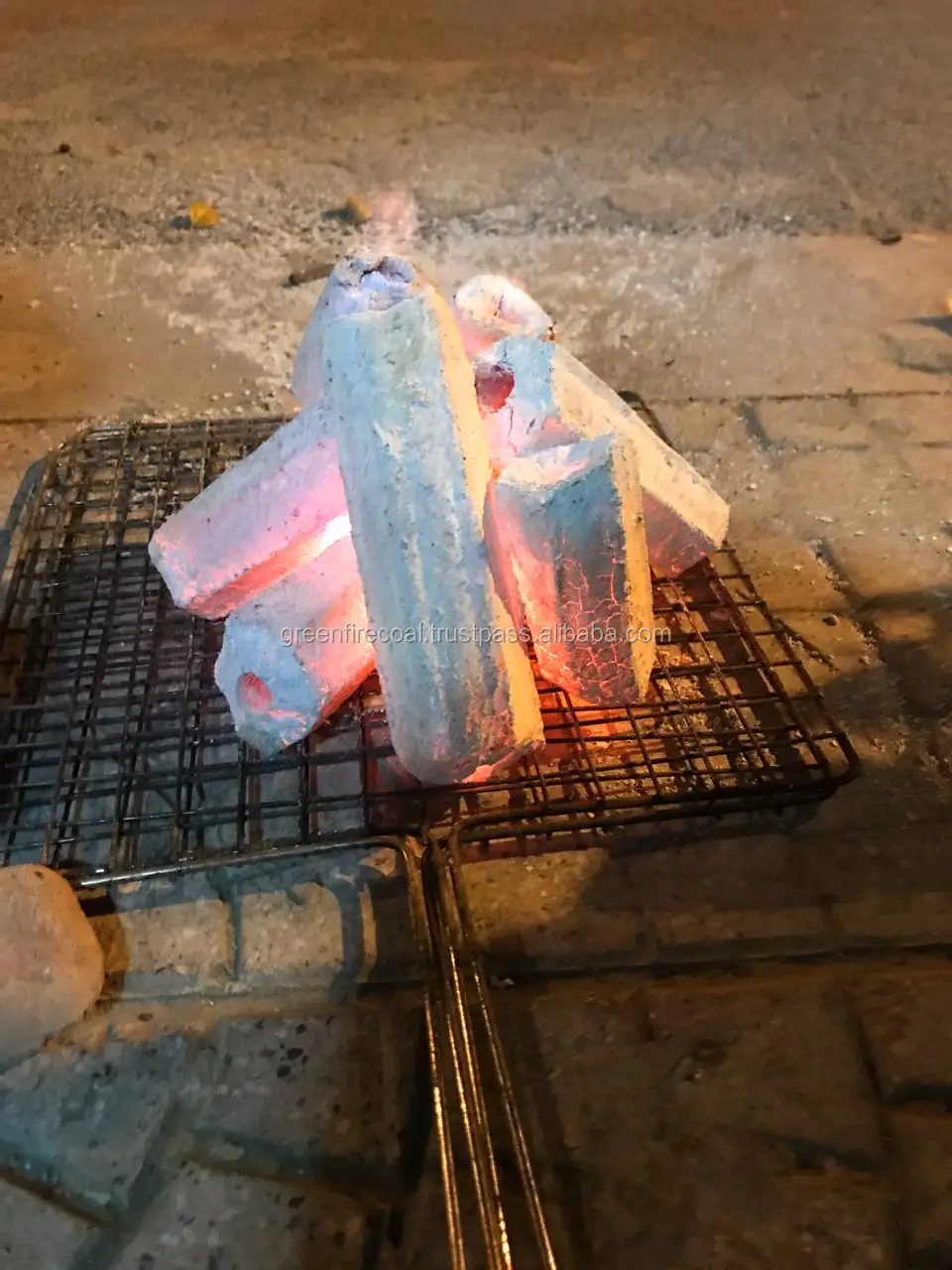 Древесный уголь для брикетирования опилок с длительным горением из Вьетнама, оптовая продажа