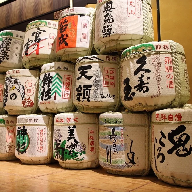 Японские керамические чайники оптом для shochu, доступны также сакэ бочки