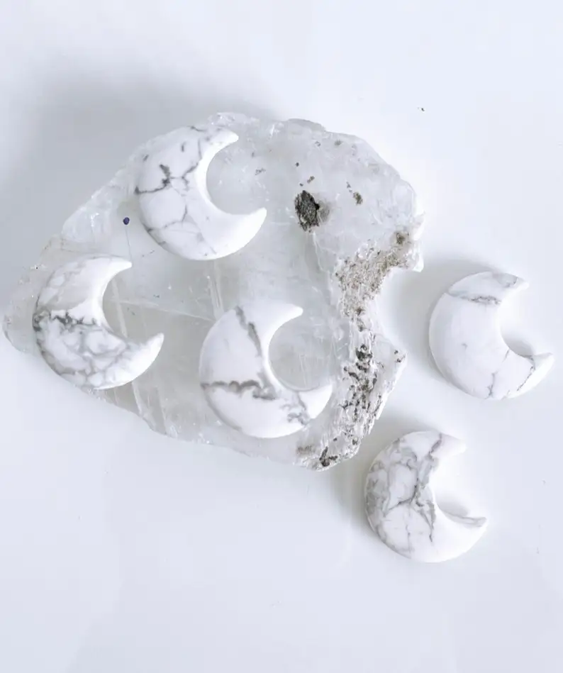 Оптовая продажа набор из Луны и звезд Howlite высококачественный Карманный камень в форме полумесяца для лечения рейки