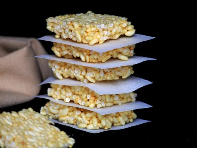 Pakistani Puffed Rice Chikki